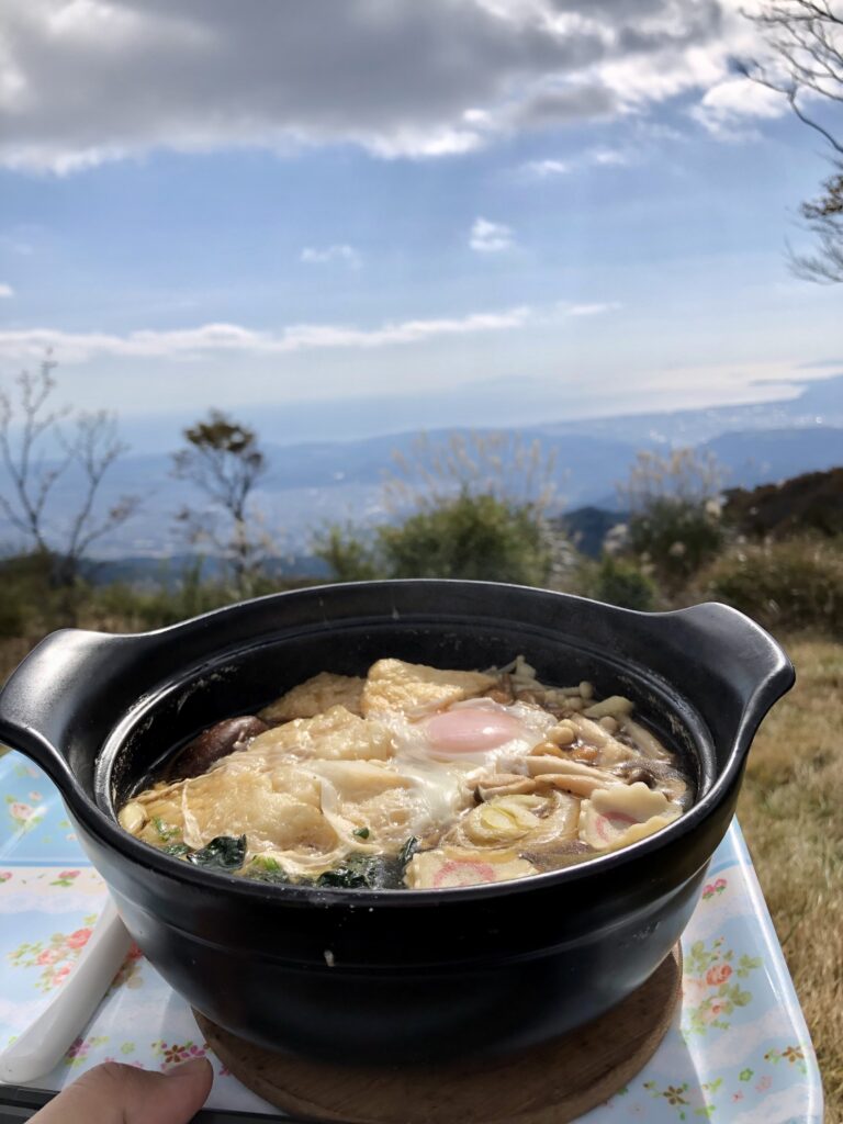 鍋割山山頂で食べられるうどん