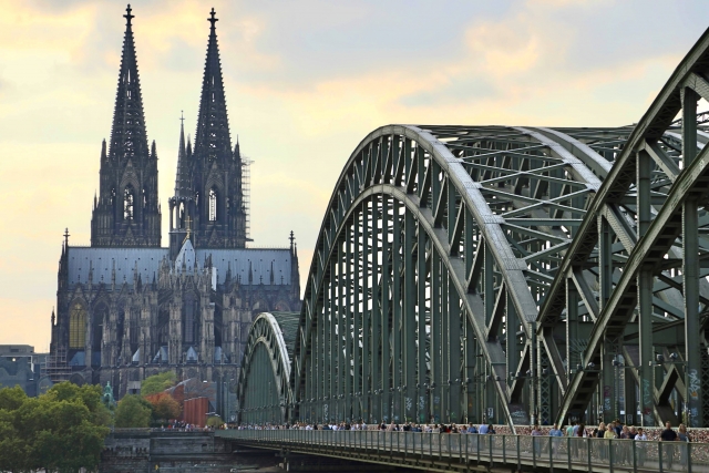 ケルン大聖堂と橋