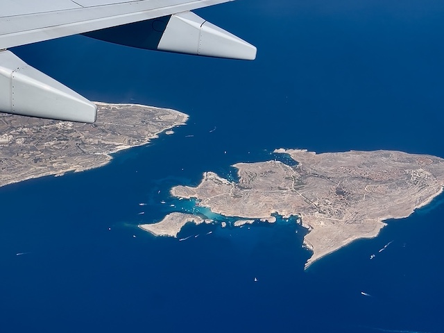 飛行機から見たコミノ島