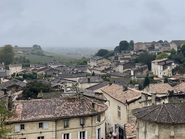 曇り空のフランス、サンテミリオン