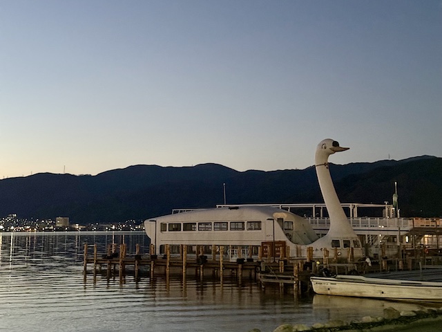 諏訪湖の遊覧船「スワン」