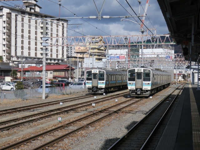 上諏訪駅の電車